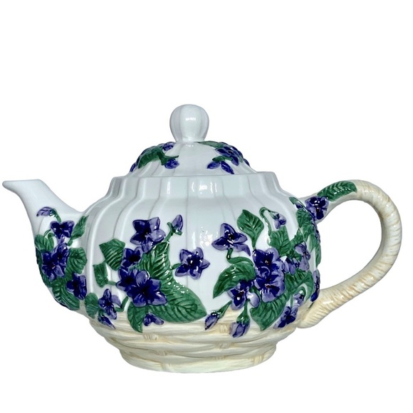 Vintage Teapot Raised Purple Violets in Basket Floral Hand Painted Large 1980’s - Picture 4 of 16